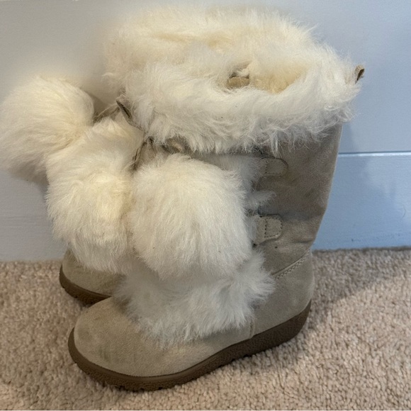 Old Navy pom pom boots - Picture 2 of 8